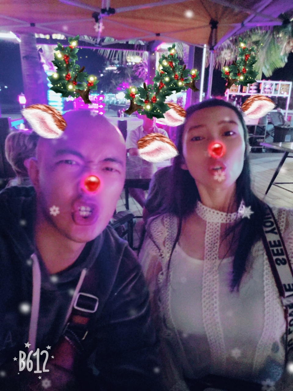 2018年12月怀孕3个月在三亚过 冬，老公带我在大东海边听唱歌，吃好吃的