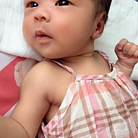 我家宝宝17天了，还是不吸我的，每次都是抽出来给她喝，宝妈们有没有什么妙招呢