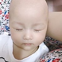 自从有了这个小祖宗，感觉人都老好几年。每天除了哄她还是哄她😭，欣慰的是老娘终于把她头型整圆...