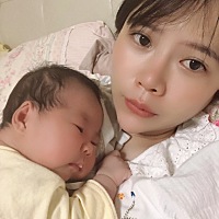 第一次带宝宝没啥经验，导致宝宝脖子大腿根还有脖子破皮，还有点红屁股！宝宝本来特别乖，就因为不舒服...