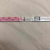 (转)排卵是1.10号半夜。11号晚上同房。今天早上测的秀儿感觉是自带水印，刚中午回来拿起来看有一条灰色...