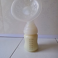 天天和小奶牛一样，刚生完宝宝没有奶，20多天奶才下来，40多天才够宝宝吃。现在是天天吃不了抽扔掉...