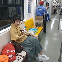 北京地铁6号线[衰]您真好意思这样吗？安全员也是视而不见！[怒]太没规矩了！ ​