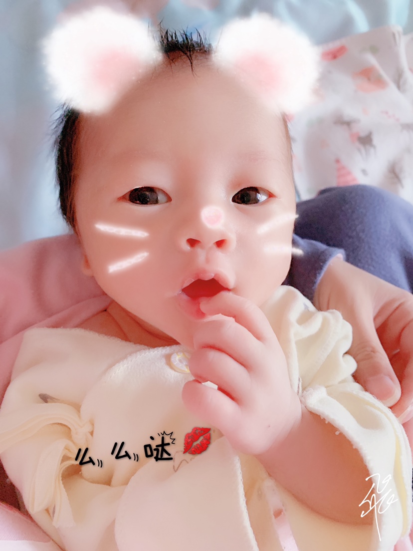 吃个小手手，越看越喜欢😘