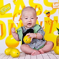 好久不见，两个月没进来了，给你们分享宝宝的百天照片