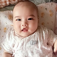 宝宝三个多月了，看你一天一天长大很开心但是真的好累啊，自从你出生没睡过整宿觉😂😂😂