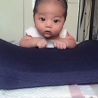 儿子一个月零7天。抬头问问哒…