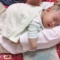 放下来就醒了，要抱着睡，有同款宝宝吗？