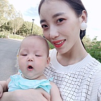 女儿已经四个多月了，真的一天一个变化，好爱我的宝贝儿。