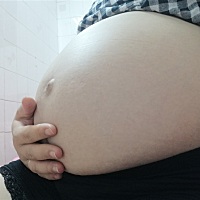 怀孕31周了，肚子感觉好大啊，还有两个月出生。这感觉呀越来越难受😓😓