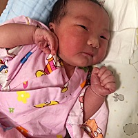 预产期那天生超级准时 怀孕期间也没有让妈妈辛苦 没有孕吐没有长纹超快顺产 怀孕肚子超级尖，都说是...