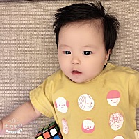 时间好快宝宝五个多月了小妞越来越漂亮了