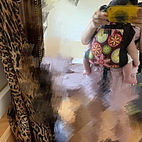 想问下有刚满三个月就背睡的宝宝吗？宝宝最近很闹，抱着走也不行，推车到处走也不行，背着终于睡着了，...