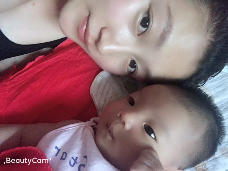 美宝儿42天了，发现她有点淘了，放下就醒，抱着就睡，醒时还得竖着抱，这是要累蒙你的老母亲啊😱