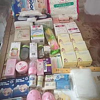 分享待产包：奶瓶 （一大一小）奶瓶清洁剂清洁刷 奶粉先买一罐，应急 宝宝衣服、袜子、肚围（分体连...