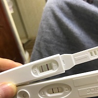 前晚做梦在验孕，没有怀。第二天早上醒来马上叫老公买了两个验孕棒，哈哈，果然梦是反的。恭喜自己升级...