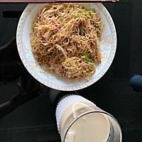 早安🌞 自制奶茶+炒米线 完美！炒米线味道不错，跟楼下买的一样，就是要耐心炒，不然会粘锅