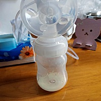 堵奶了，用吸奶器都吸不了多少出来！胀的疼死了！农村找不到通乳师