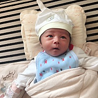 从小就有个习惯，只要睡不好就不想吃饭，所以有很大的起床气，自从有了你，慢慢的磨光了我所有的坏脾气...