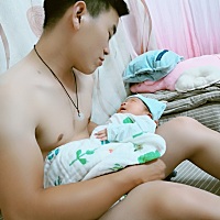 之前一直对坐月子没概念，以为婆婆伺候月子就是帮忙做做饭洗洗衣服，什么喂奶哄孩子换尿不湿洗屁股...