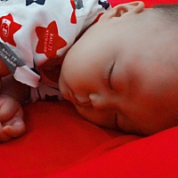 大半夜摔汤圆那么一个包   大了老是从床上掉下去 真是无语了