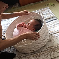 原以为熬过生孩子就好 没想到带孩子更累 我要shi了 带小孩好辛苦啊 家婆和老公那些帮忙也帮不到那 得自...