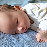 一天一个样 😄。就是头发好像不太好。，熙熙攘攘