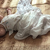 我家宝宝五个多月了，一直很怕热，所以一直穿的少，今天天气闷，一阵阵的闷热，不过才26，27度，给他穿...