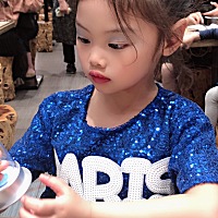 姐姐朱锦晗，妹妹朱锦桐，从此你们彼此都多了一个亲人，愿你们以后都平安健康