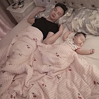 看这爷俩的销魂睡姿