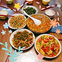 干煸豆角  咖喱胡萝卜土豆牛肉  青椒肉丝  西红柿炒鸡蛋  凉拌三丝 😘  半夜晒晚餐🥣