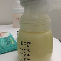 宝宝晚上睡觉很乖，但是奶水巨好的我每天晚上都要起来挤奶挤奶挤奶！！！
