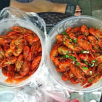 偷偷出来吃点好吃，在家啥也不让吃啊 ，馋啊  ，
