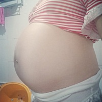 孕35 2的肚子，看看我的像男孩还是女孩？33周的时候检查说小孩偏小，还贫血严重！这个月拼命吃，不知道...
