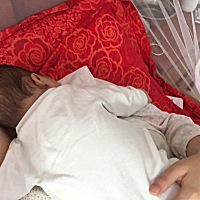 解锁新睡姿，我可怜的脖子😂😂😂