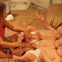 三胞胎是一个什么概念呢，那就是累  很累  想减胎 可婆婆不让说是多子多福 家里条件不错 足够养活几...