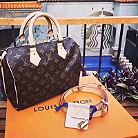 想败个包，哪个好看，辣妈们给点意见，老公说图一好看