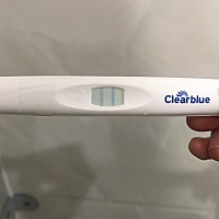 排卵试纸算是强阳吗？维持了一周是这样子了。但体温一直很低。