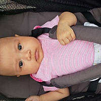 有没有宝宝三个多月整天拉肚子的？吃什么好？有没有人母乳喂过乳糖酶给宝宝的。我家宝宝老拉肚子，去医...