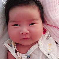 buzhid b 还有一周我家妹妹就2个月啦，不知道是不是所有麻麻都觉得自己女儿长的漂亮，明明是个单眼...