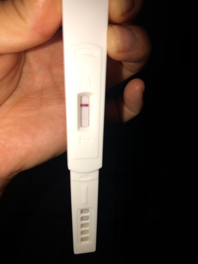 我t区的颜色特别特别浅请问是怀孕了吗？排卵试纸也是强阳。