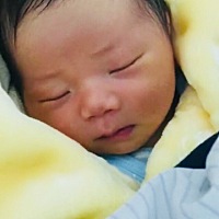 从出生到现在还是长头发好看，基因全随了他爸爸👨