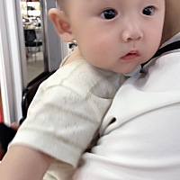 我家宝宝五个月一天奶量才五百多，一次90都吃不完，体重13斤，身高64，喝的佳贝艾特，求推荐一款奶粉