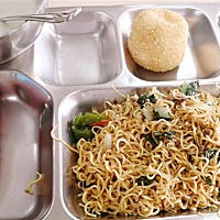饭堂四块钱的早餐，有没像我还在上班的？打算再上三个星期休假了
