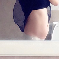 快六个月，吃半个西瓜庆祝下，小二宝昨天体检为止已经700多克😍😍😍 为娘长了已经18斤，挺恐...