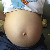 还有4天就到预产期啦 肚子感觉特别小 整个孕期没有任何不舒服 只长了20斤左右 猜猜男女哈哈