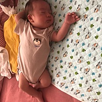 宝妈们，求帮助啊！我家小家伙跟我一样是热性体质，现在20多天了，就是那么厉害（只要抱一下脖子后面就...