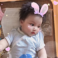 宝妈们都用什么牌子的润肤乳液给宝宝搽脸和身体呢？现在天气太热天天开空调怕宝宝皮肤太干燥，随便买又...