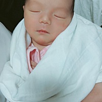 宝宝出生了 男宝宝 刨腹产 痛到怀疑人生 刨的过程医生一直跟我聊天 不到几分钟就听见宝宝哇哇大哭的...