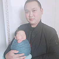 看看他们两个像爸爸还是妈妈